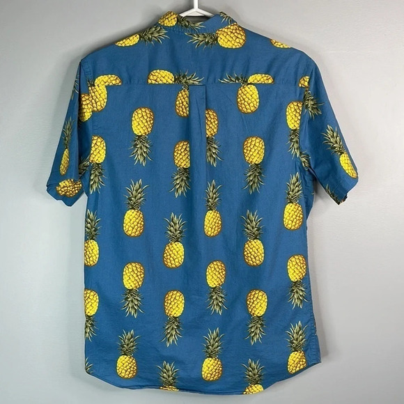 5/$25 OLD NAVY Mens Pineapple Print Button Down Shirt Blue Short Sleeve S - Picture 6 of 10